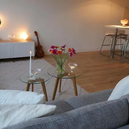 With A Stunning View Of The Hague Apartamento